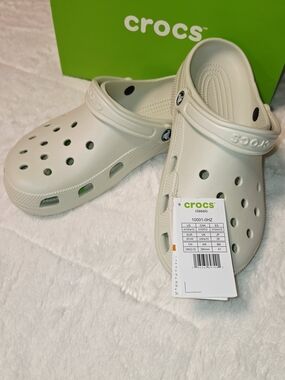CROCS Classic Clog in Off-White